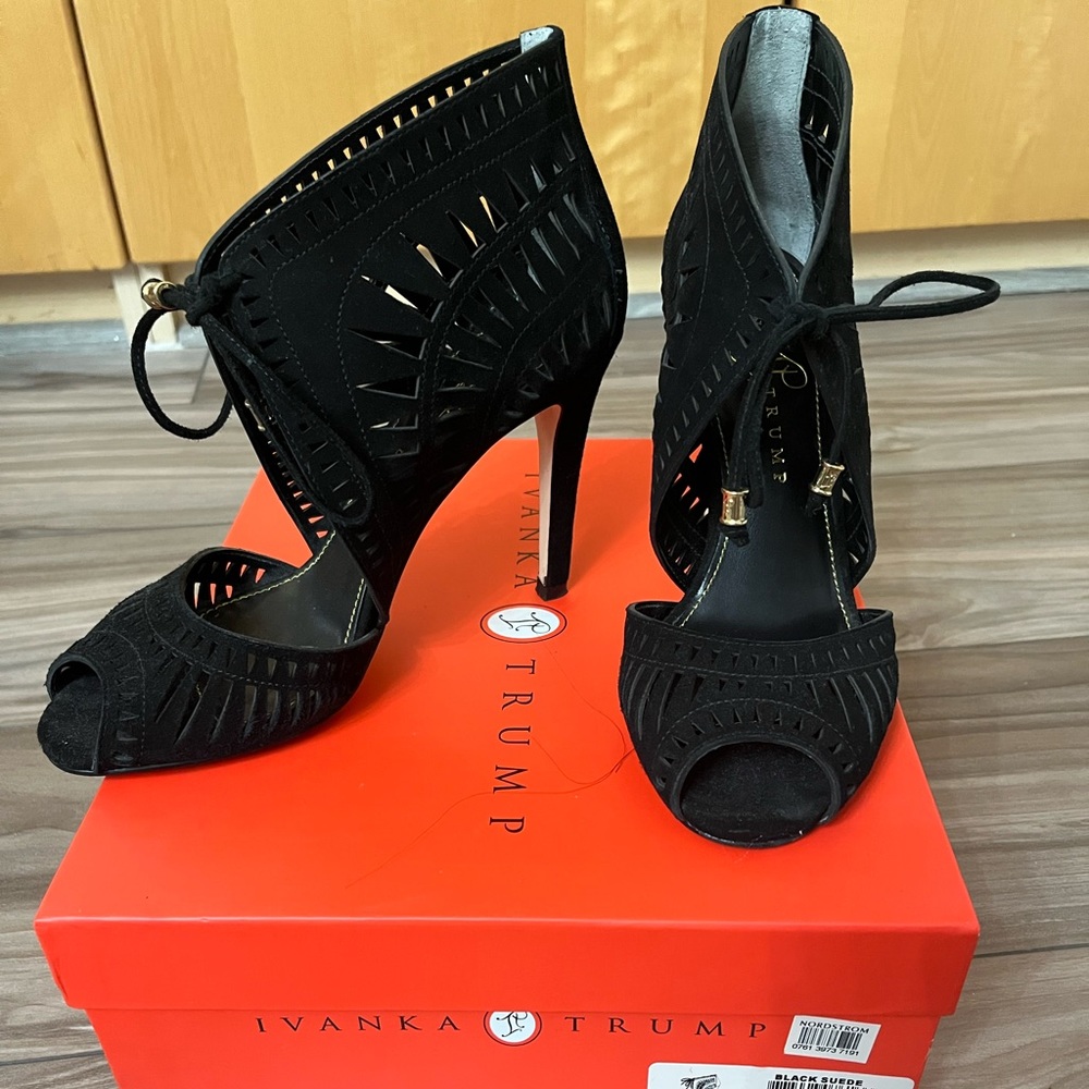 Ivanka trump black suede Delfina sandal